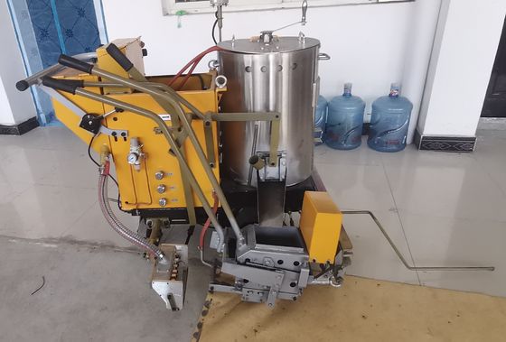 Máy kẻ vạch đường nhiệt dẻo chạy bằng pin tạo gờ giảm ồn