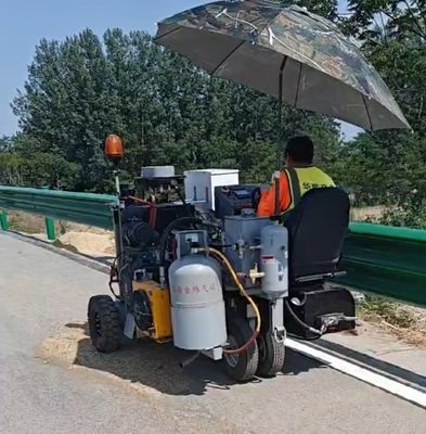 Xe ba bánh kẻ vạch đường nhiệt dẻo mini với hệ thống gia nhiệt bằng dầu dẫn