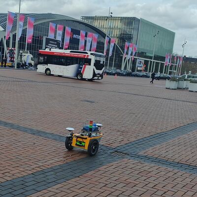 Robot / Máy Đánh dấu trước tuyến đường - Hiển thị trên giao thông giữa Amsterdam 2026 - định vị vệ tinh